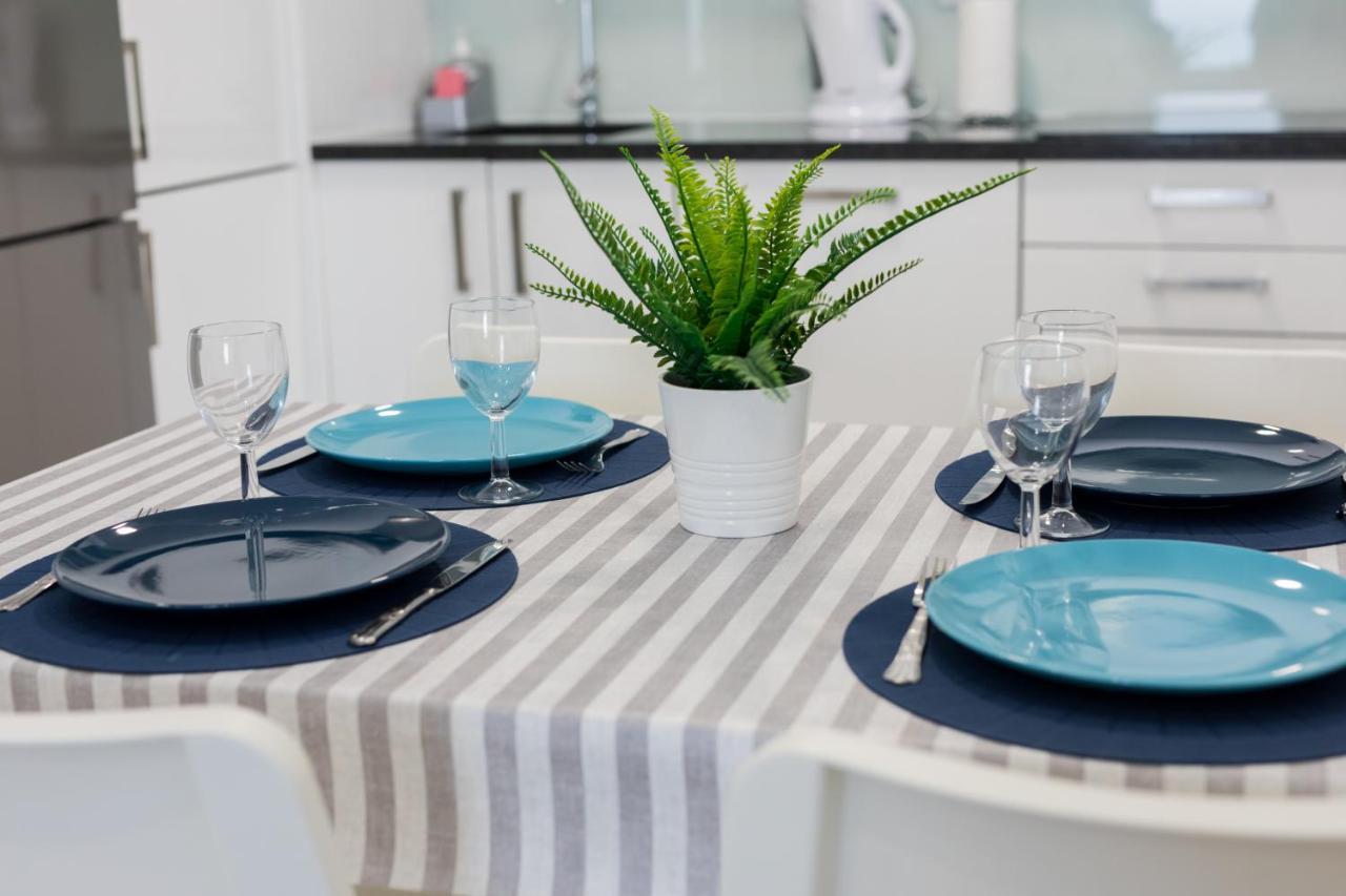 Apartment Trival - A 1 Minuto Pe Da *